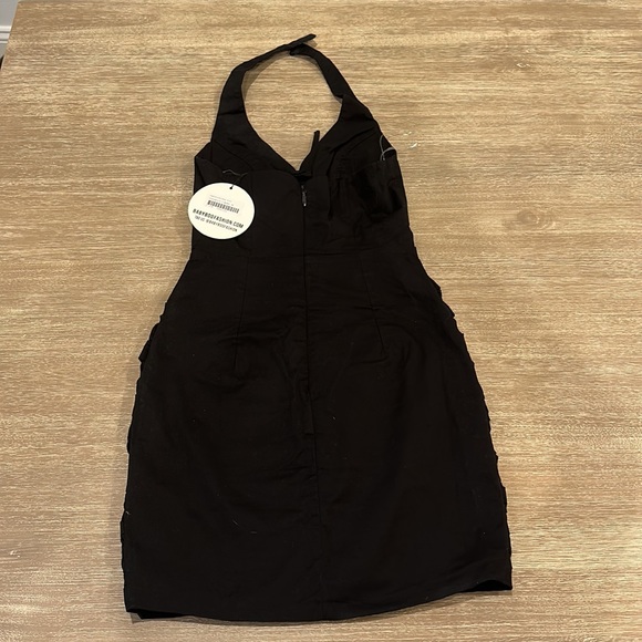 Looking for a gorgeous halter dress 🖤 - Picture 4 of 5